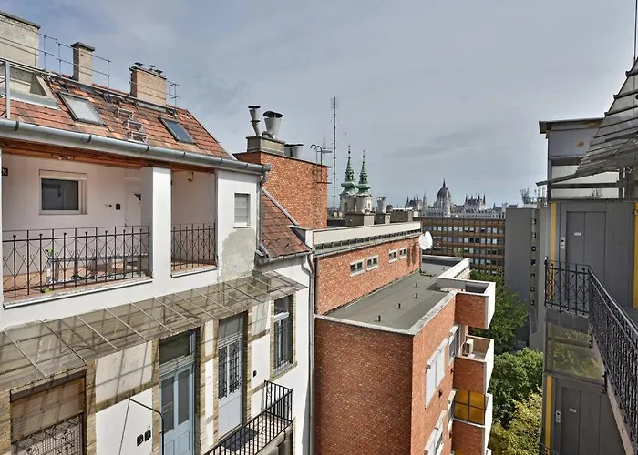 Buda Batthiany Square, 6