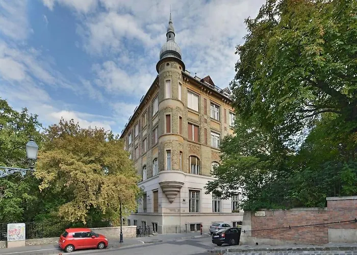Buda Batthiany Square, 6