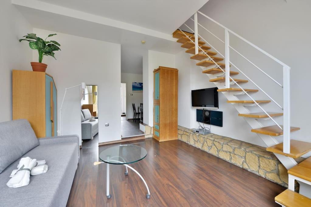 Buda Batthiany Square, 6 * Budapeszt